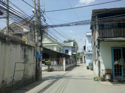 Walking along So. 44 in Thao Dien wpid 2011 02 23 13 00 15 593 Walking along So. 44 in Thao Dien