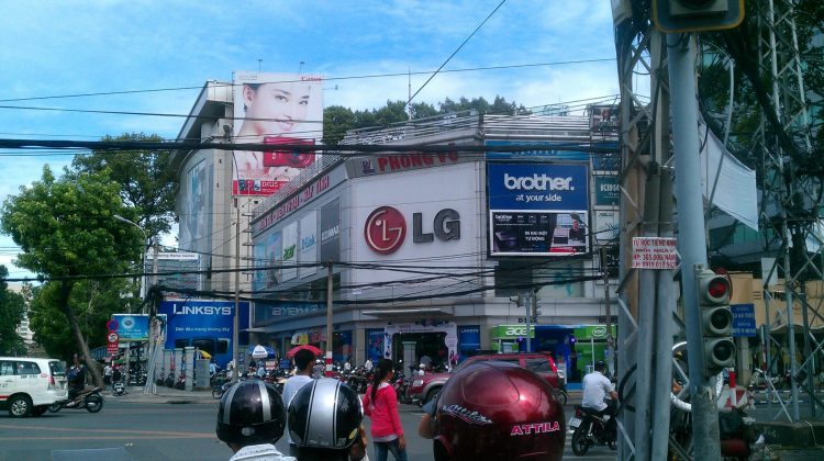 Phong Vu Showroom - Saigon